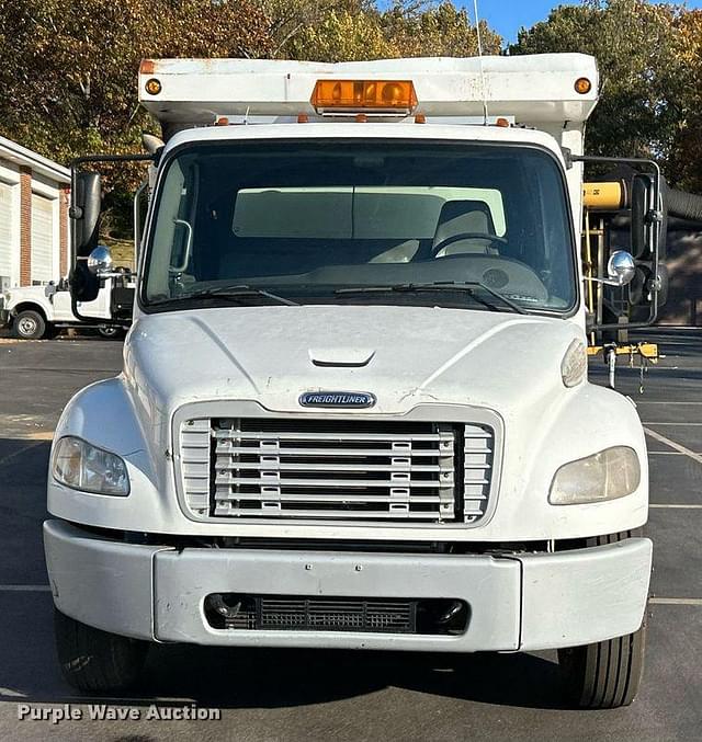 Image of Freightliner Business Class M2 equipment image 1