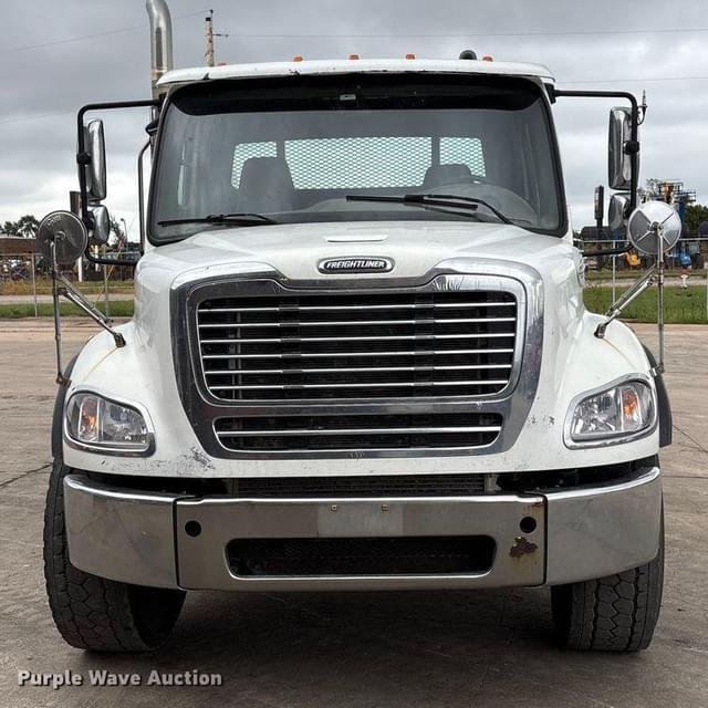 Image of Freightliner Business Class M2 equipment image 1