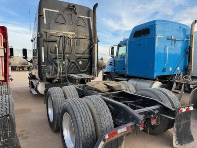 Image of Freightliner Cascadia 125 equipment image 4