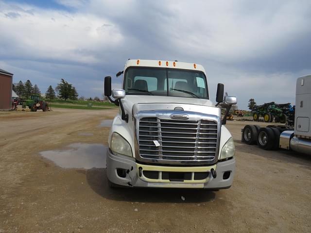 Image of Freightliner Cascadia 125 equipment image 1