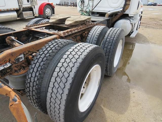 Image of Freightliner Cascadia 125 equipment image 4