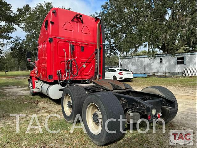 Image of Freightliner Cascadia 125 equipment image 2