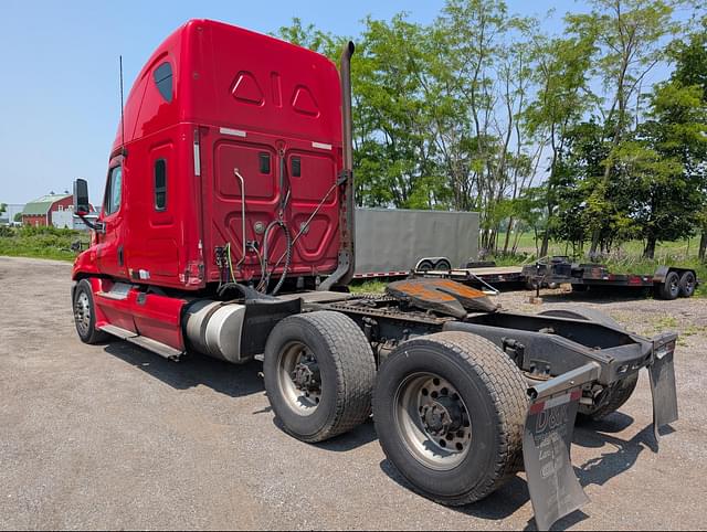 Image of Freightliner Cascadia 125 equipment image 2