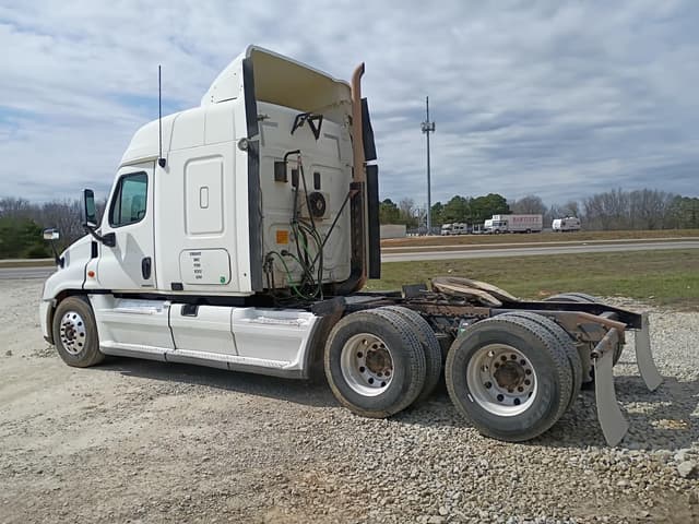 Image of Freightliner Cascadia 125 equipment image 3