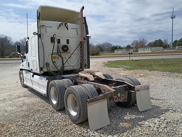 Image of Freightliner Cascadia 125 equipment image 4