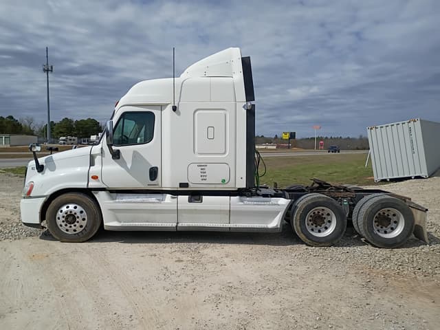 Image of Freightliner Cascadia 125 equipment image 2