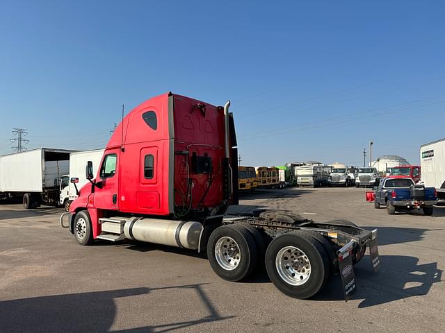 Image of Freightliner Cascadia equipment image 3