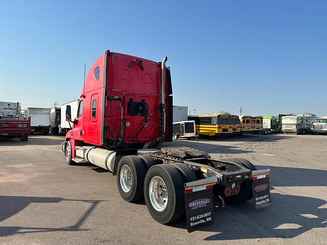 Image of Freightliner Cascadia equipment image 4