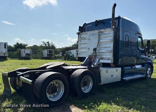 Image of Freightliner Cascadia equipment image 4