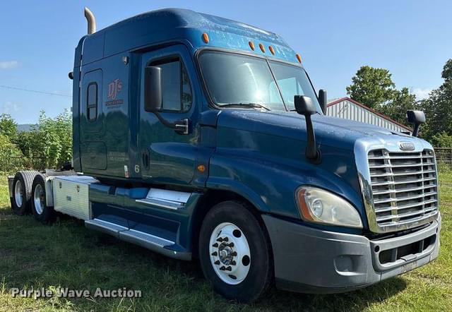Image of Freightliner Cascadia equipment image 2
