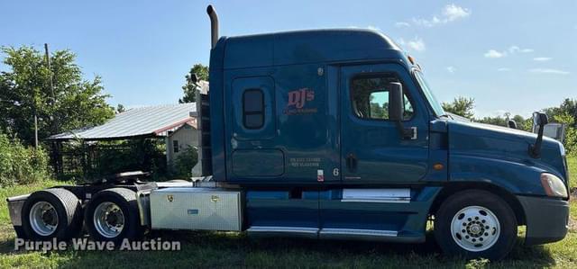 Image of Freightliner Cascadia equipment image 3