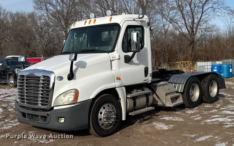 2009 Freightliner Cascadia Equipment Image0