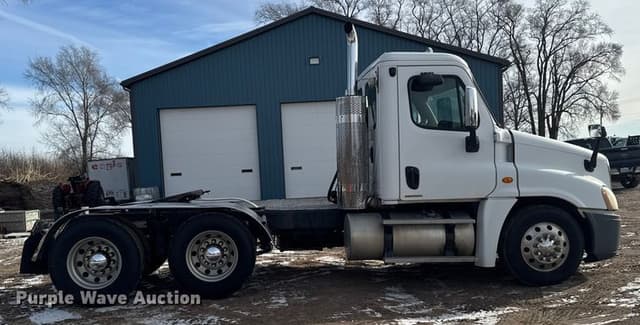 Image of Freightliner Cascadia equipment image 3