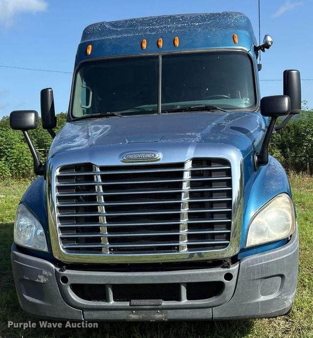 Image of Freightliner Cascadia equipment image 1