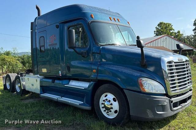 Image of Freightliner Cascadia equipment image 2