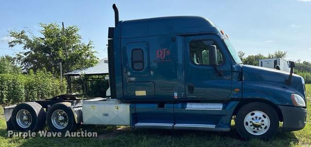 Image of Freightliner Cascadia equipment image 3