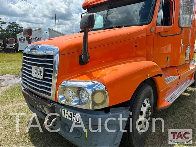 Image of Freightliner Century 120 equipment image 4