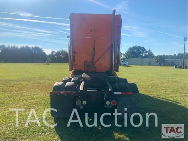 Image of Freightliner Century 120 equipment image 3