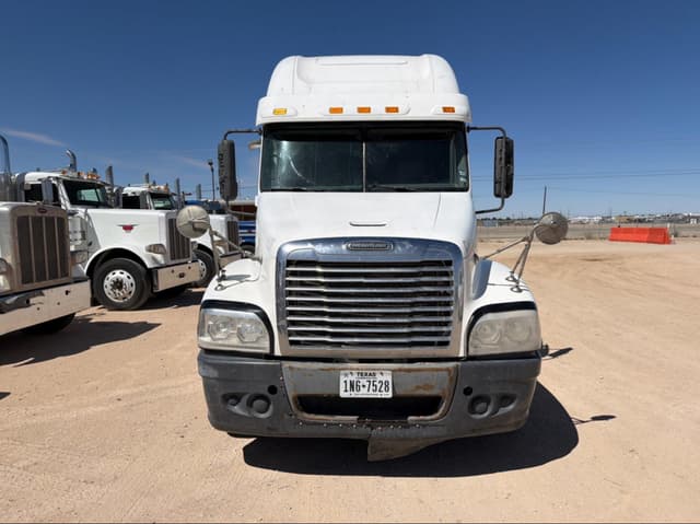 Image of Freightliner Century 120 equipment image 1