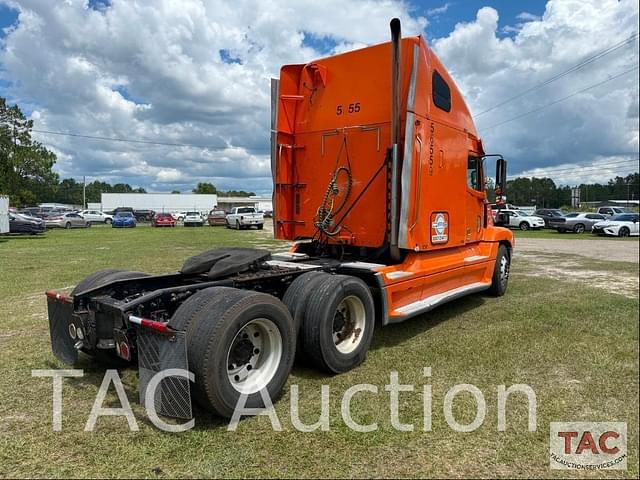 Image of Freightliner Century 120 equipment image 2