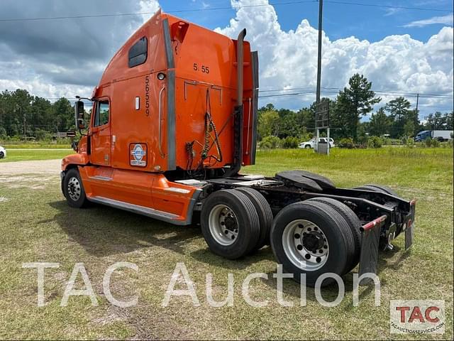 Image of Freightliner Century 120 equipment image 3