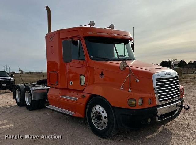 Image of Freightliner Century Class equipment image 2