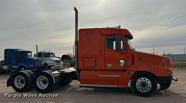 Image of Freightliner Century Class equipment image 3