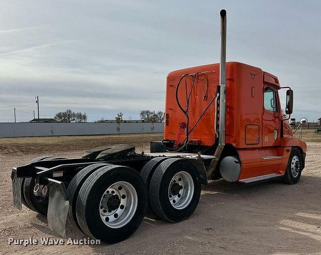 Image of Freightliner Century Class equipment image 4