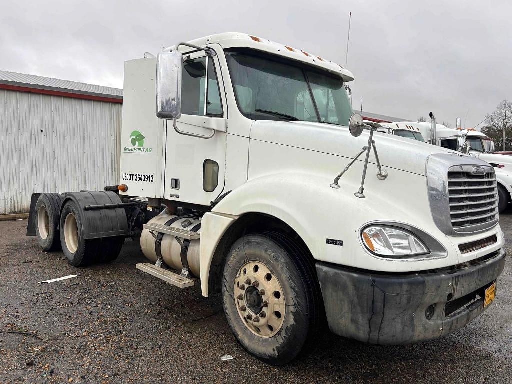 Image of Freightliner Columbia 120 Primary image