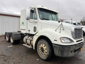 2009 Freightliner Columbia 120 Image