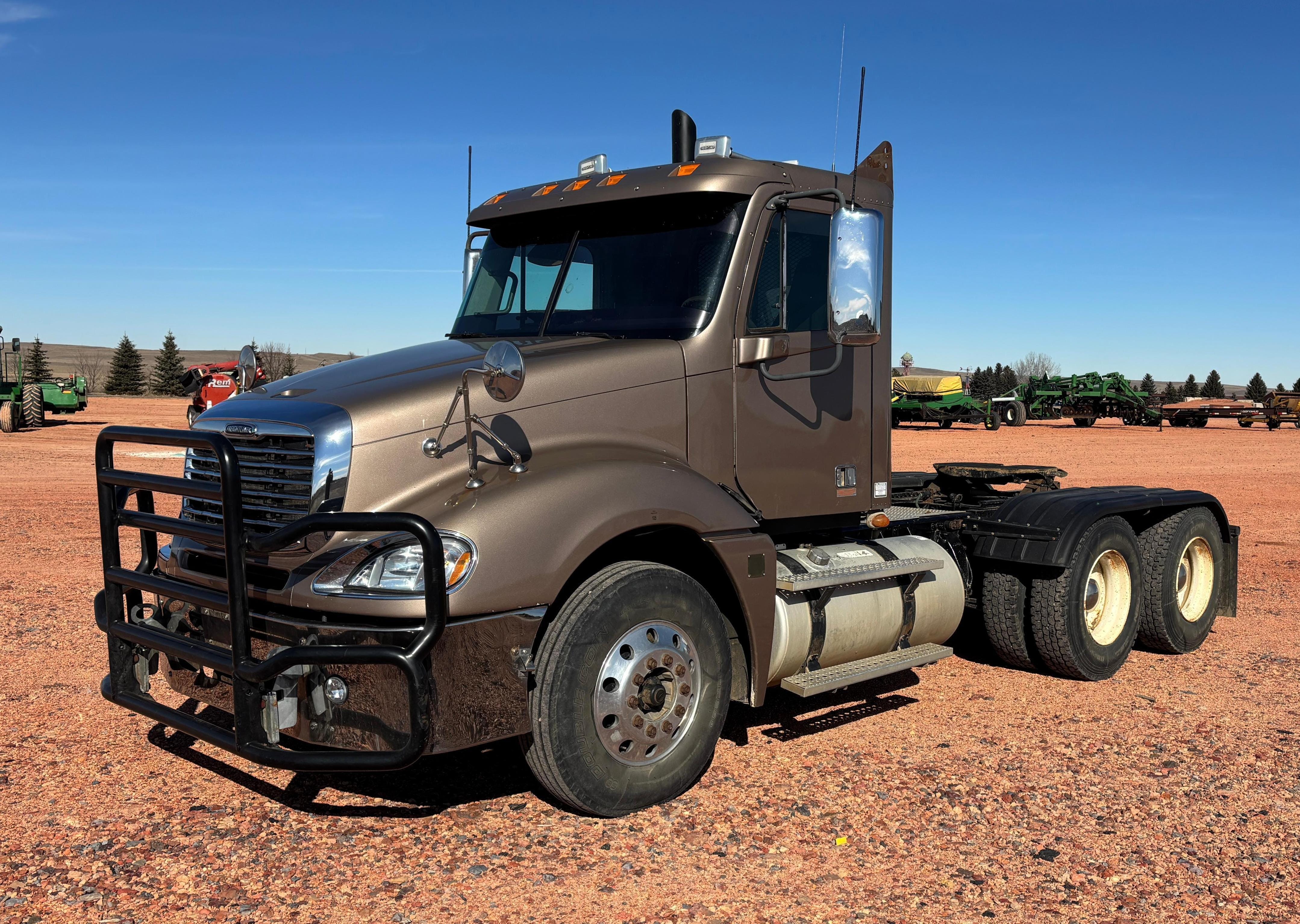 2009 Freightliner Columbia 120 Equipment Image0