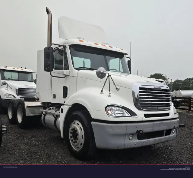 Image of Freightliner Columbia equipment image 1