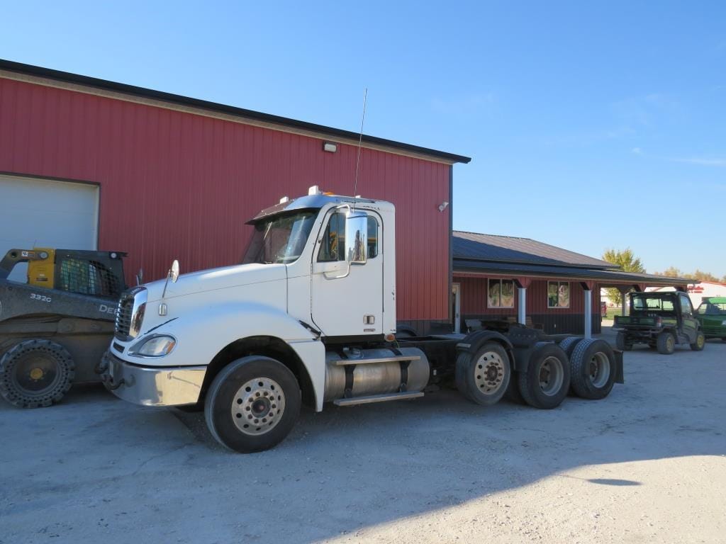 2009 Freightliner Columbia Equipment Image0