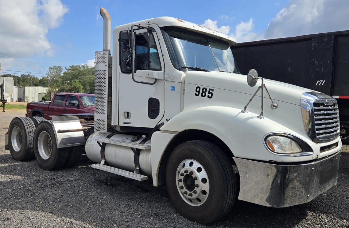 2009 Freightliner Columbia Image