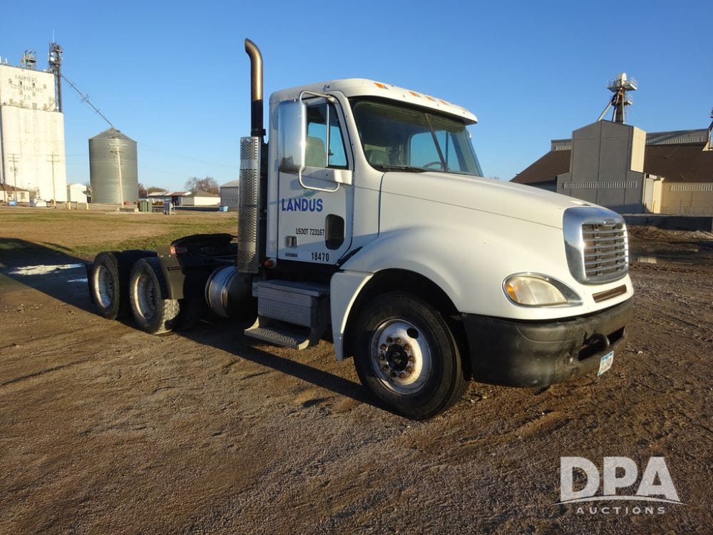 2009 Freightliner Columbia Equipment Image0