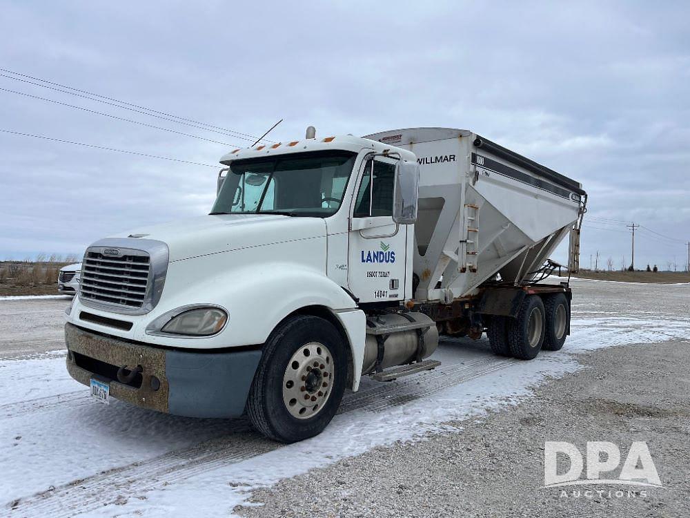 Image of Freightliner Columbia Primary image