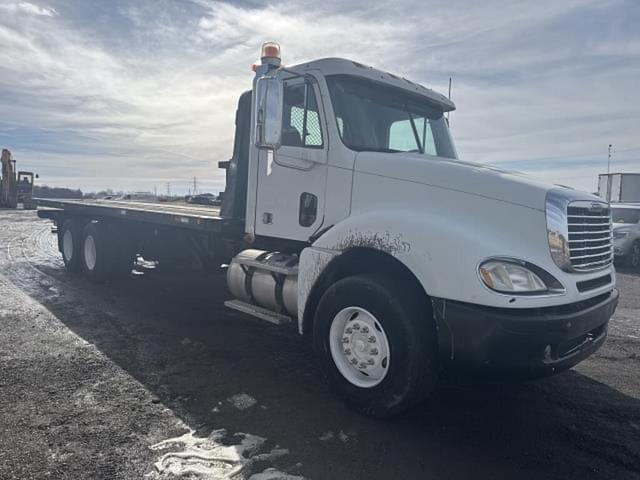 Image of Freightliner Columbia equipment image 4