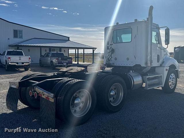 Image of Freightliner Columbia equipment image 4