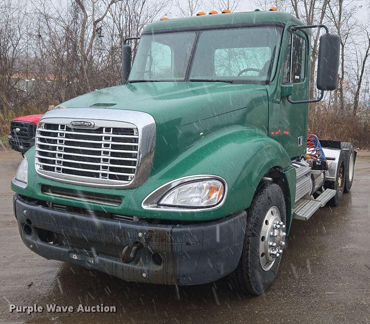 Image of Freightliner Columbia Primary image