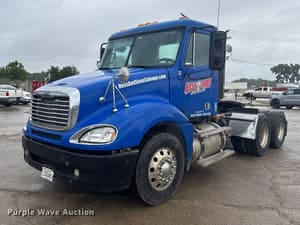 2009 Freightliner Columbia Image