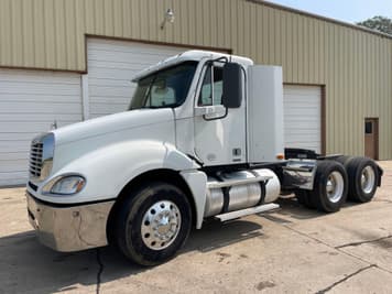 Main image Freightliner Columbia