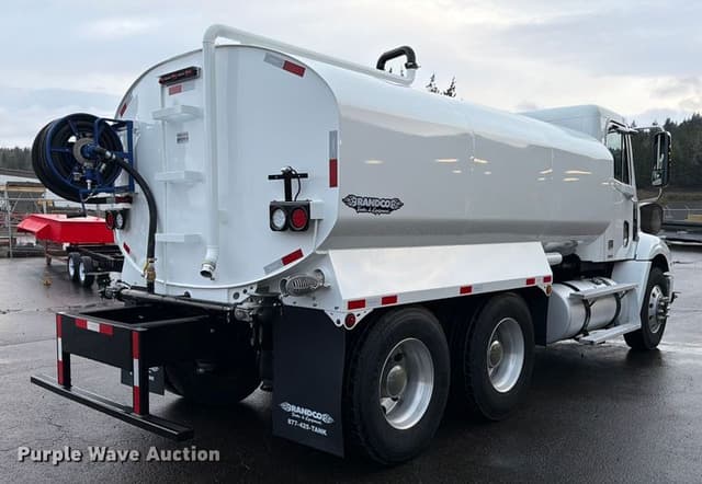 Image of Freightliner Columbia equipment image 4