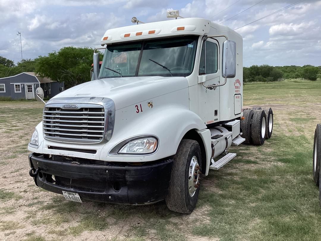 Image of Freightliner Columbia Primary image