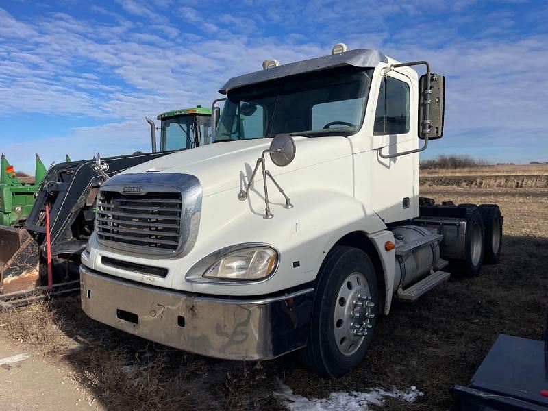 Image of Freightliner Columbia Primary image