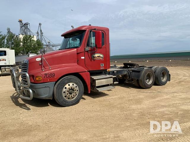 Image of Freightliner CST120 equipment image 1