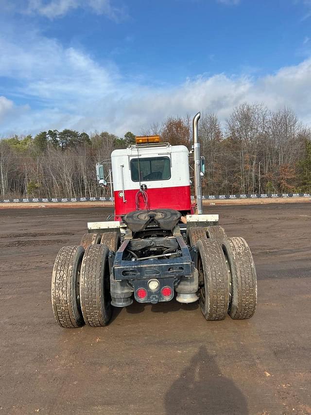 Image of Freightliner FLD120 equipment image 4