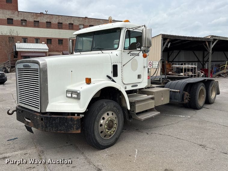2009 Freightliner FLD120 Equipment Image0