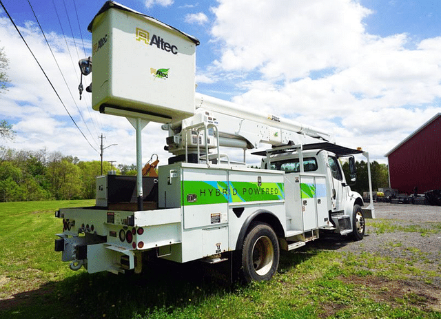 Image of Freightliner M2 equipment image 3