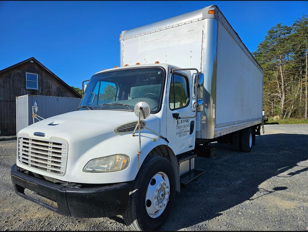 Image of Freightliner M2106 Primary image