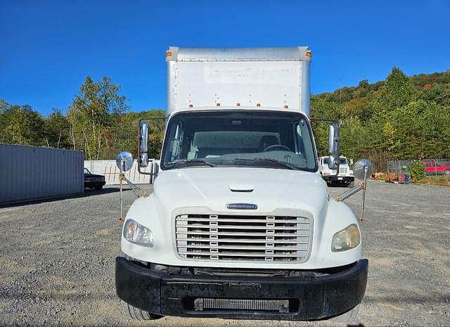 Image of Freightliner M2106 equipment image 2